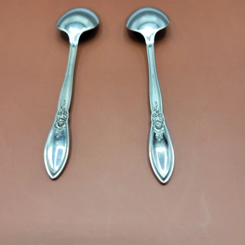 2 Oneida Community Stainless Oval Soup Spoon Spring Rose Betty Crocker 6 3/4 in